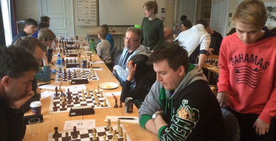 Sjakk sjakk sjakk. Eirik Kyrkjebø og Erling Nybø
